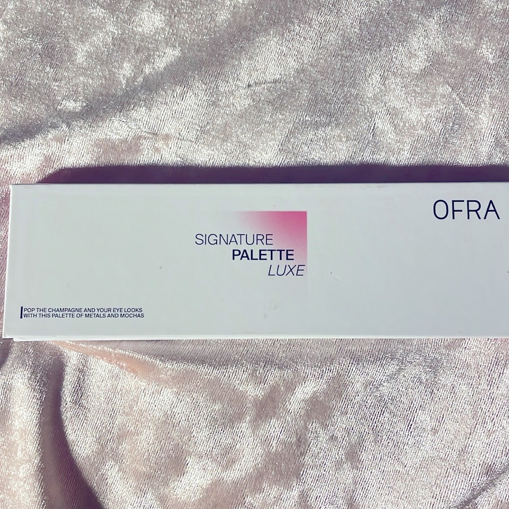 Ofra cosmetics signature, eyeshadow palette Luxe